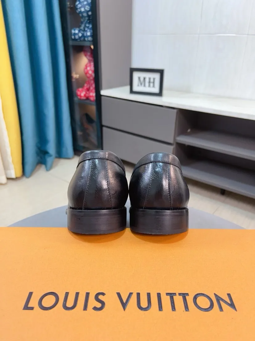 Men's Men's Shoes 💰480🌹🌹Niuli [LV] Louis Vuitton's new open-edge pigskin shoes are the most popular classic. Synchronized with the official website, the upper adopts Italian imported upper embossing➕comfortable cowhide lining, fashionable atmosphere, unique brand and unique craftsmanship. Highlighting the hot style of the new year. Stop hesitating, stop wandering, get it now. Code number: 38--44